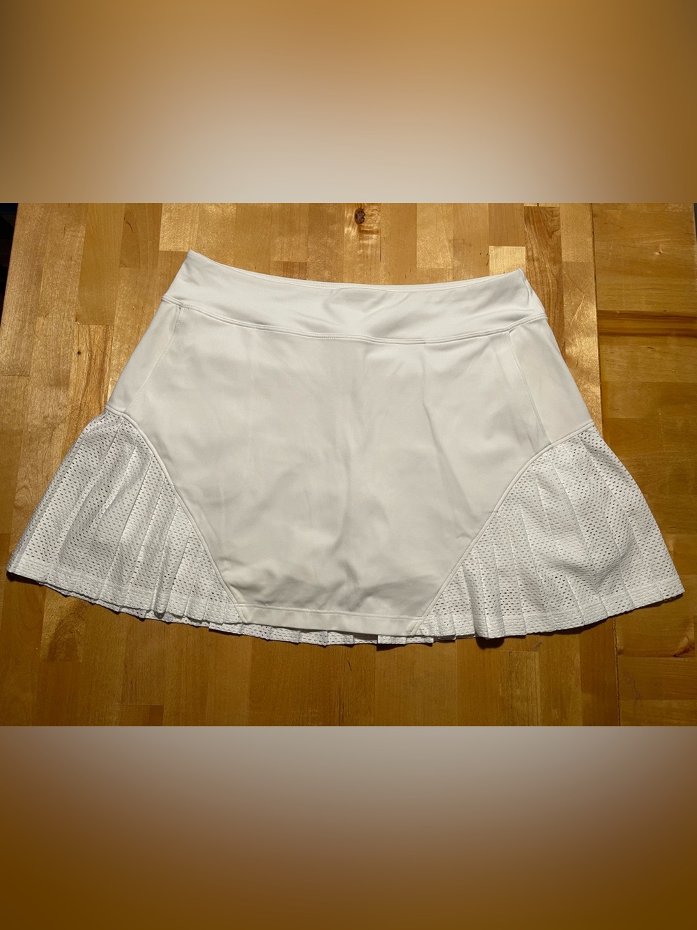 Under Armour Women’s White Pleated Mesh Tennis Skirt / Athletic Skort (Medium)